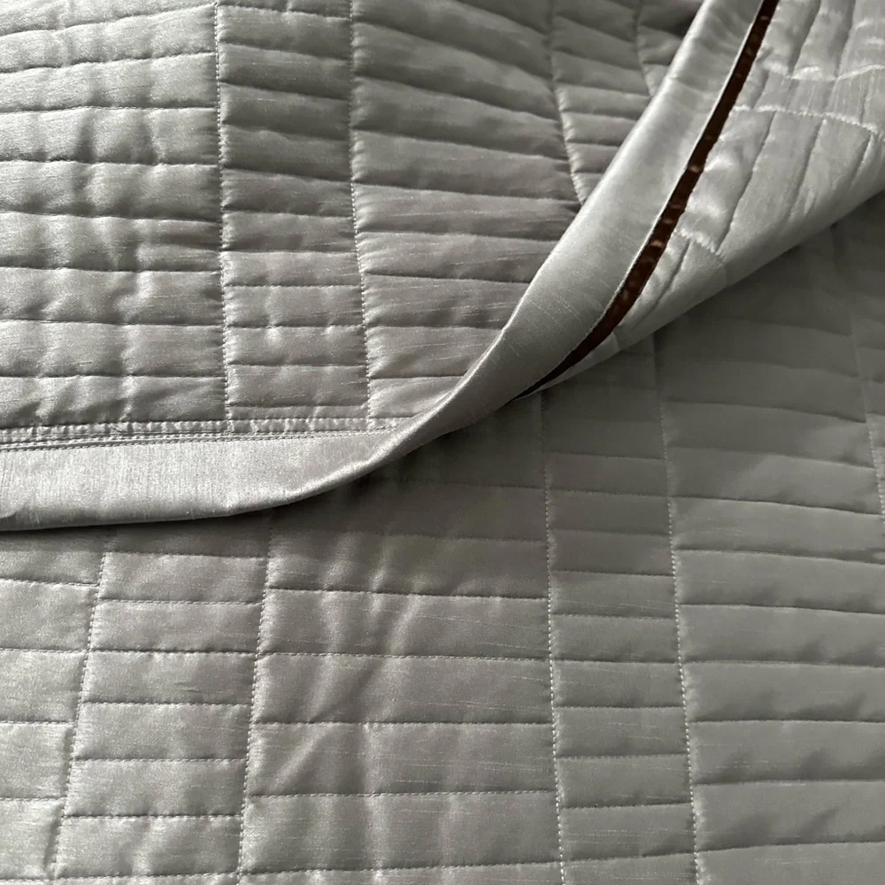 Duvet Silver 5 pc set Park Ave collection Duvet, two pillows shams 2 cur…